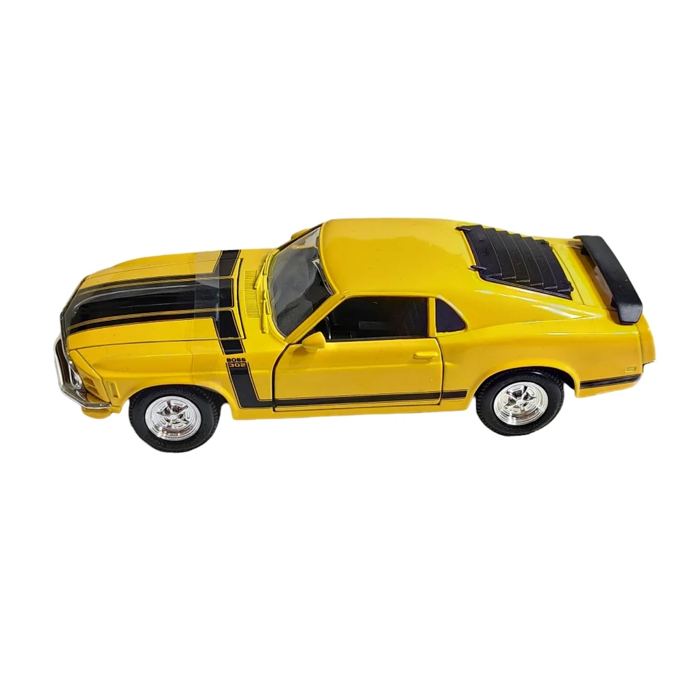 Maisto 1970  Ford‎ Boss Mustang Yellow & Black 302 1:24 Die-Cast